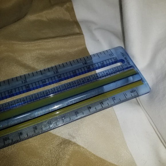 B7,923 Liz Claiborne Silk Scarf  **BOGO FREE** - Picture 2 of 4